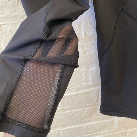 Lululemon || Outrun Crop Pockets Mesh Pockets Solid Black 4 - Picture 5 of 10
